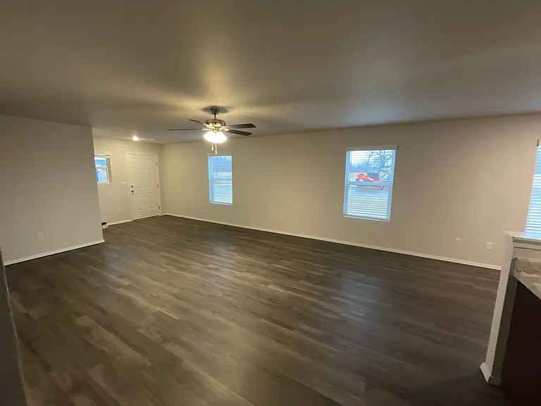 1703 Loveland St — Photo 5