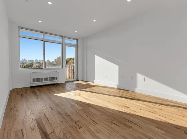 3050 21st St, Long Island City, NY