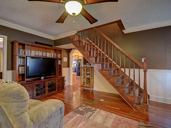 5th image of 102 Borderview Ave