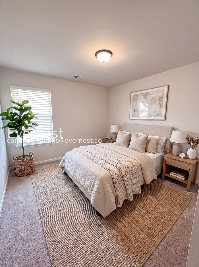 4 bed, 2.5 bath, 2200 sqft, $2,195 — Photo 3