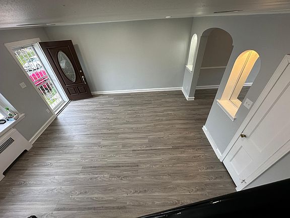3rd image of 1342 Greeby St #1