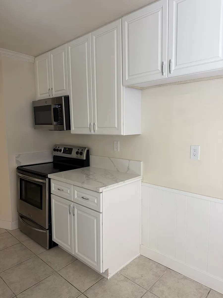 Building Photo - 4733 Jackson St #57