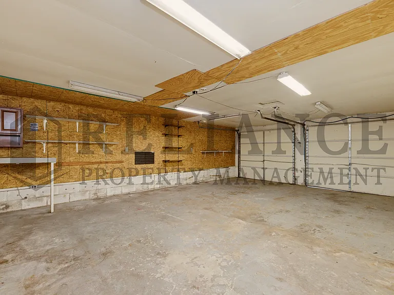 107 S Queen Ave — Photo 33