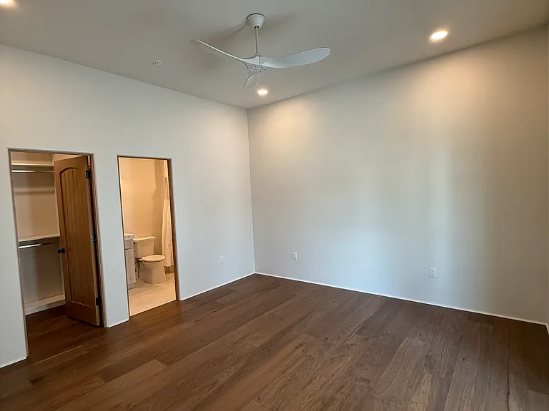 301 W Comstock Ave #4 — Photo 14