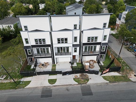 5th image of 3217 Tuam St
