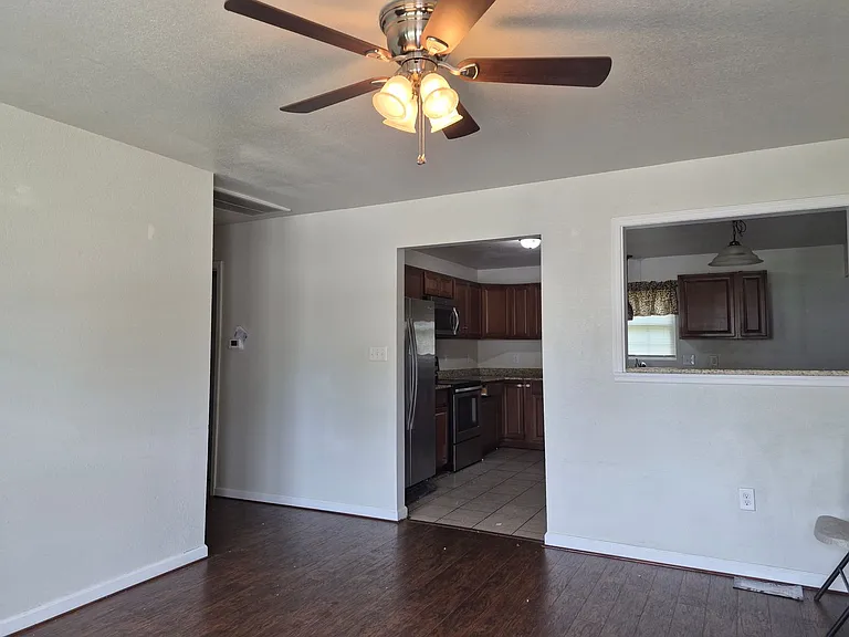 3317 Downes St — Photo 4