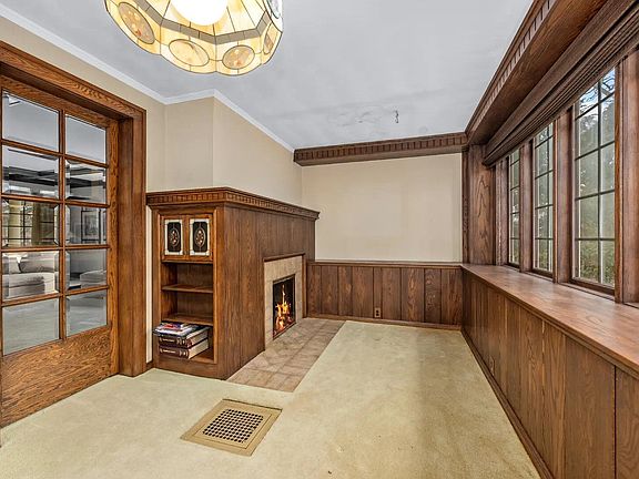 4th image of 430 W Upton Ave