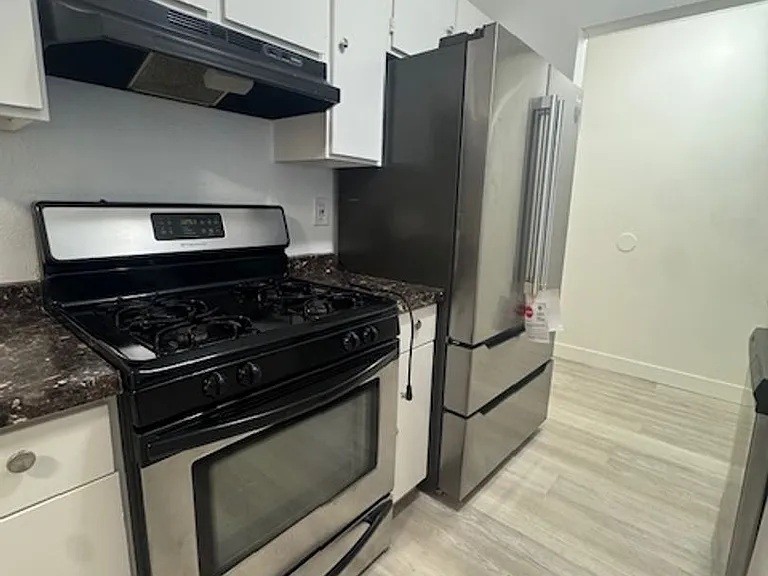 13925 Sherman Way — Photo 14