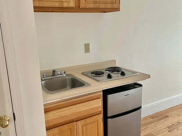 1061 Beacon St #14 — Photo 4