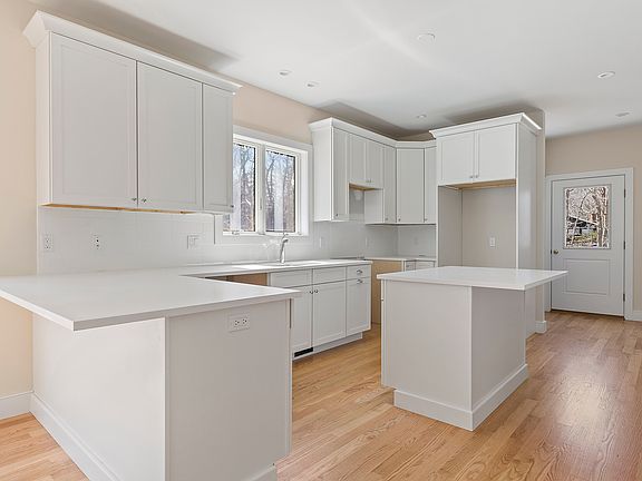 3rd image of 20 Parsons Close