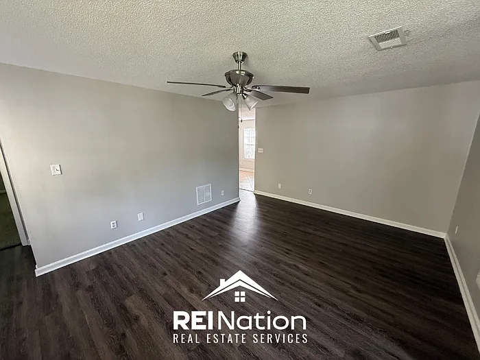 3 bed, 2.0 bath, 1200 sqft, $1,495 — Photo 3