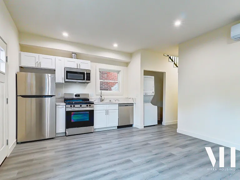 1032.75 | Five Bedroom, Four Bath| Detached Home