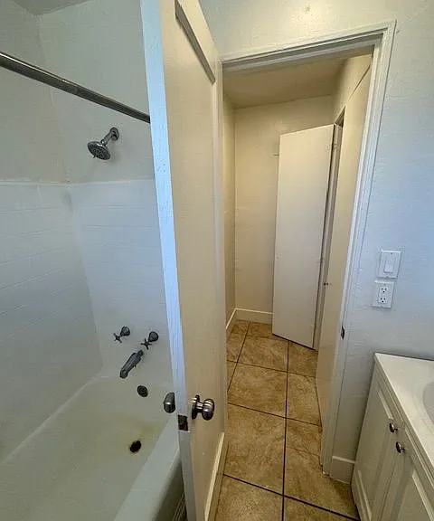 15-33 N Longfellow Ave #27 — Photo 6