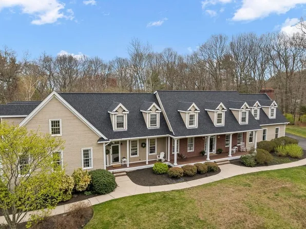 22 Lawrence Dr, Franklin, MA 02038