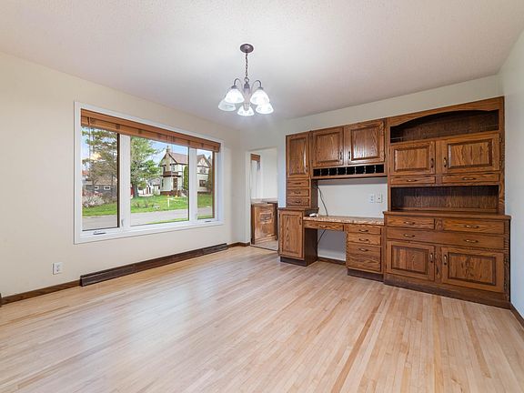 4th image of 16 Snelling Ave