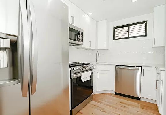 4th image of 3124 Avenue W