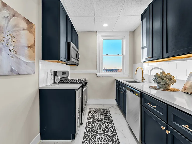 The Woodrow at 300 E 30th Street — Photo 37