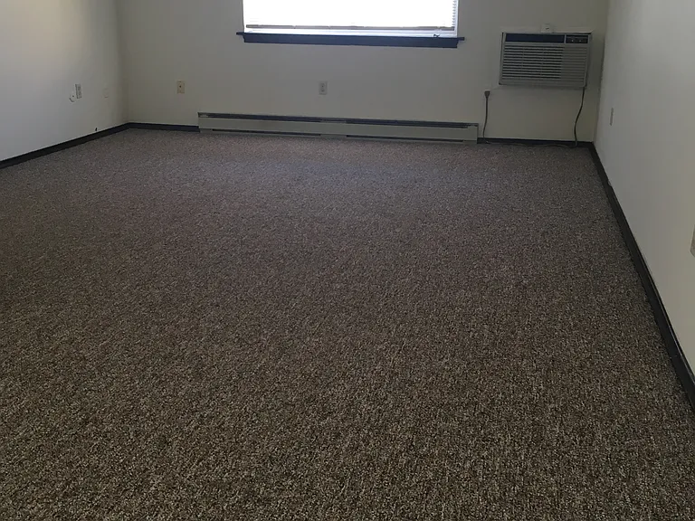 Hallmark Apartments — Photo 13