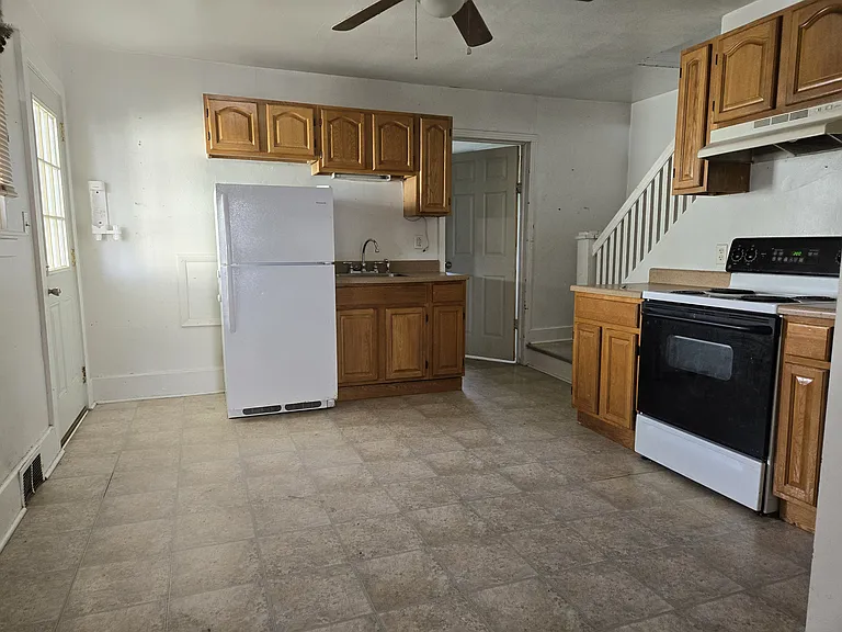 320 Main St — Photo 16