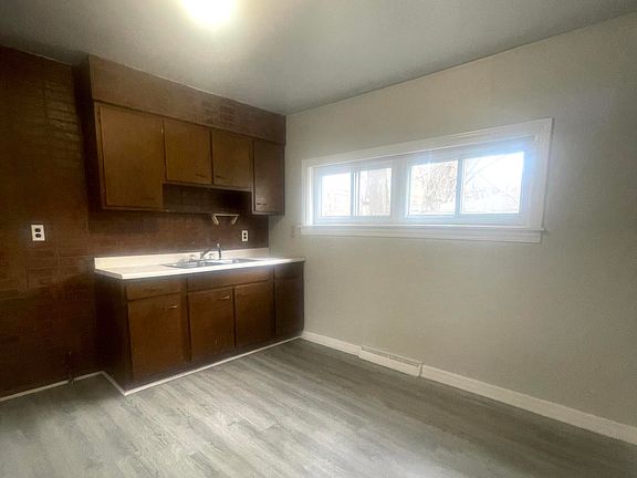 5th image of 2330 E 35th Ave