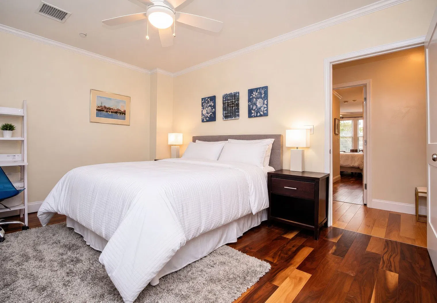 2 bed, 2.0 bath, 990 sqft, $7,746 — Photo 4