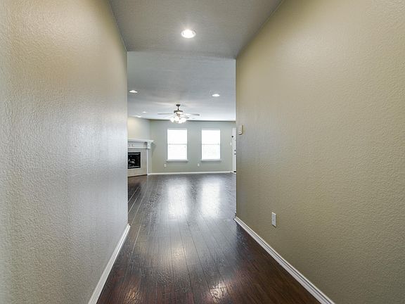 4th image of 9913 Half Moon Dr