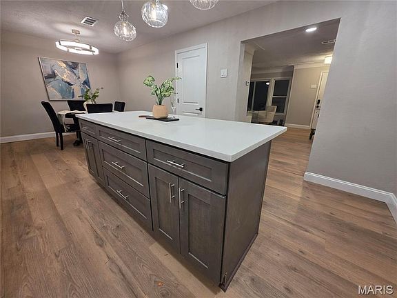 4th image of 301 Edgewood Dr
