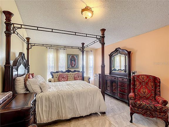 4th image of 16340 Meredrew Ln