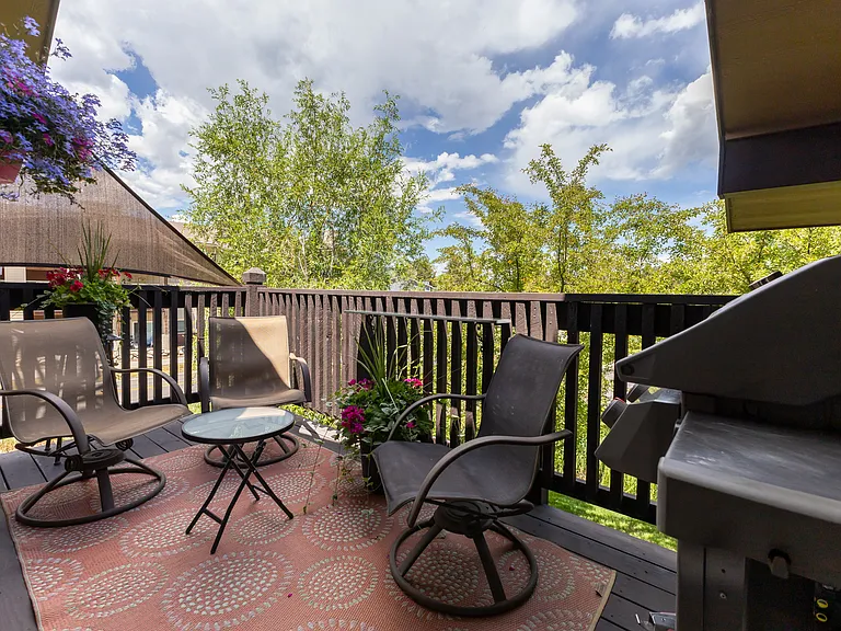 3 seater Deck with Propane Grill