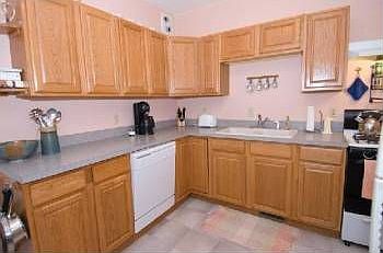 5th image of 923 Cedar St