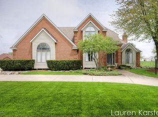 1351 Penncross Dr SE, Caledonia, MI 49316