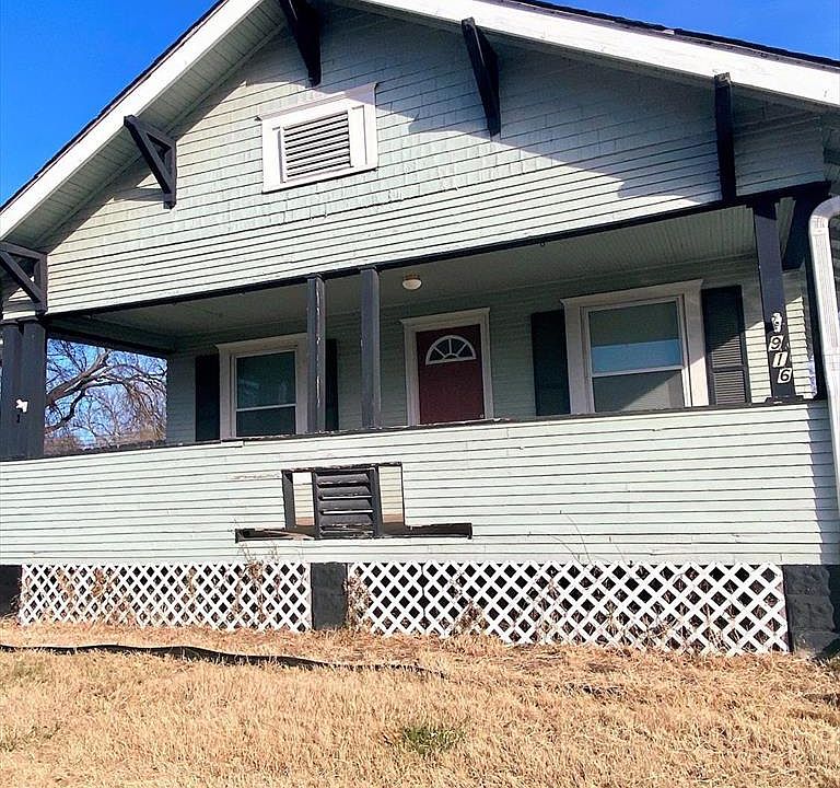 1st image of 916 N 9th St