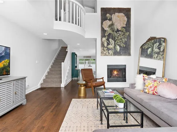 1103 W 47th St APT B, Kansas City, MO 64112