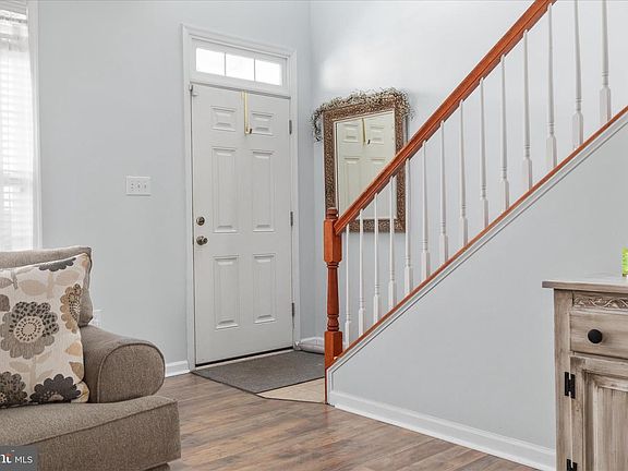 3rd image of 207 Kintyre Ln