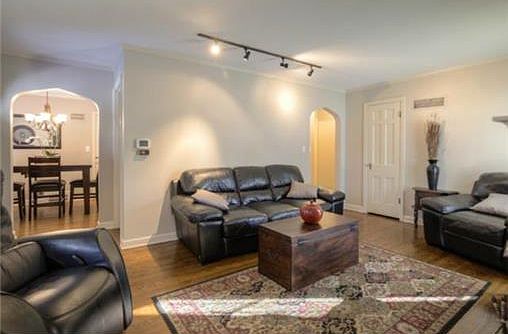 5th image of 4815 Booth St