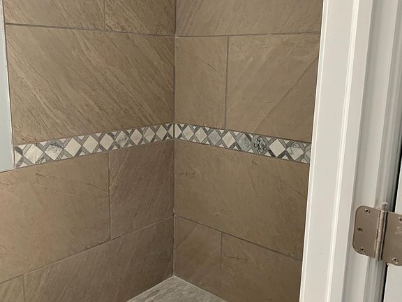 3rd image of 1364 Bonnieview Ave #1