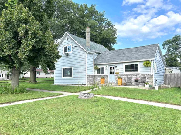 150 N Pine St, Dodge, NE 68633