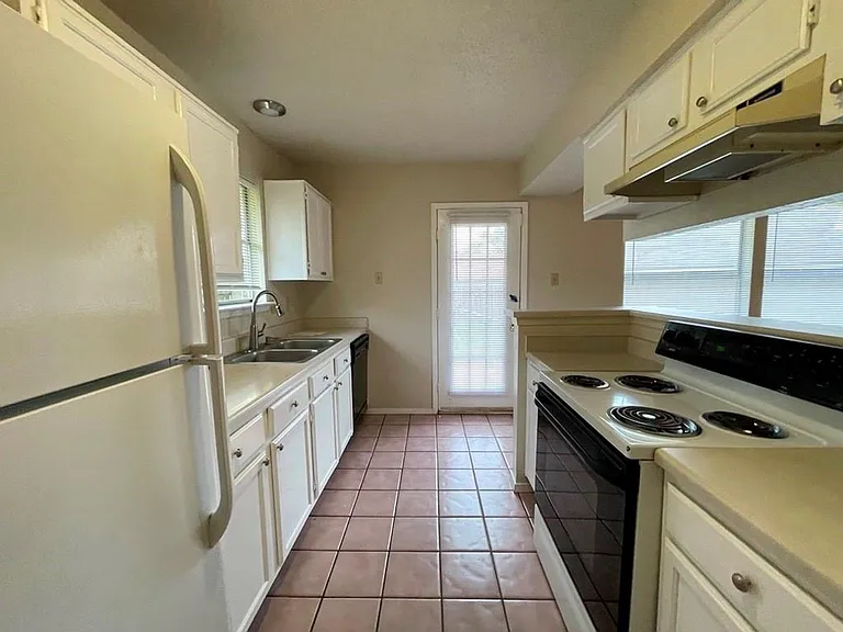 16719 Whitebrush Loop — Photo 13