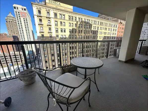 201 E Chestnut St APT 15A, Chicago, IL 60611