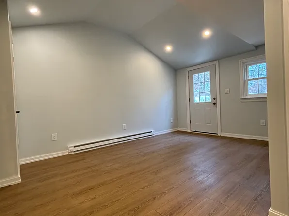 (undisclosed Address), West Islip, NY 11795