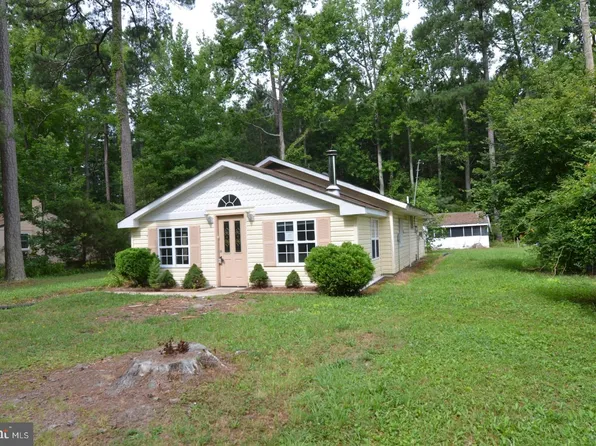 199 Wakefield Dr, Colonial Beach, VA 22443