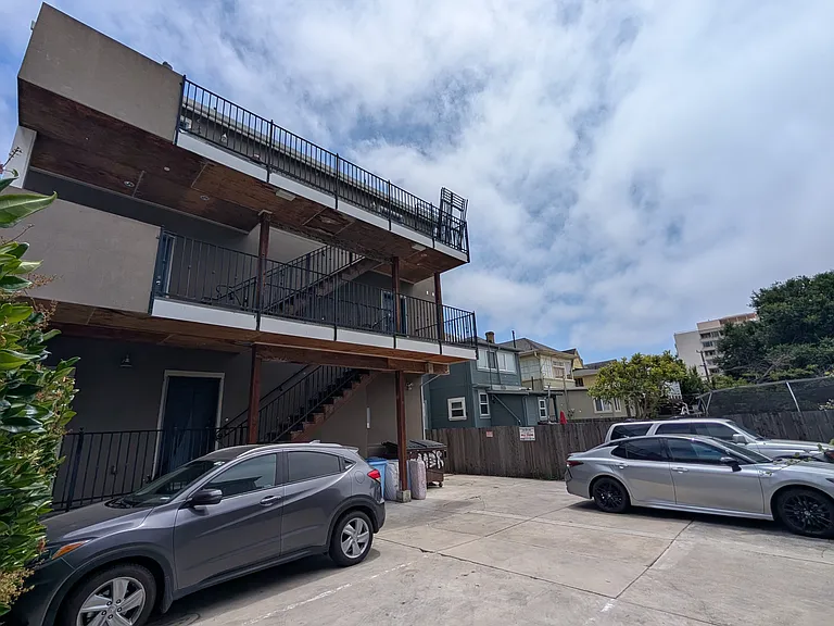 2504 Dana St — Photo 5