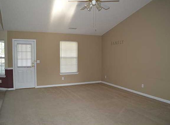 4th image of 587 N Peppercorn Ln