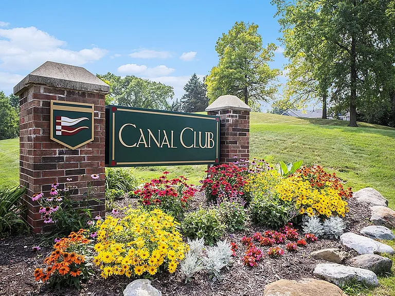 Canal Club Apartments — Photo 33