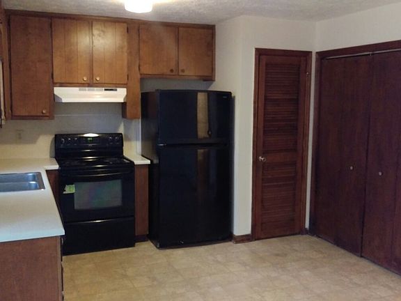 3rd image of 3077 Parkside Ct