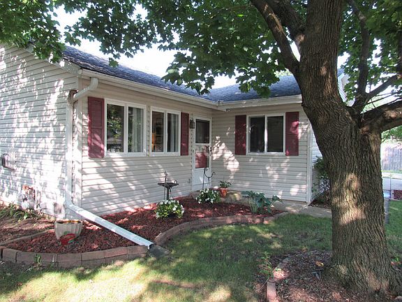 2nd image of 30W070 Elmwood Ct