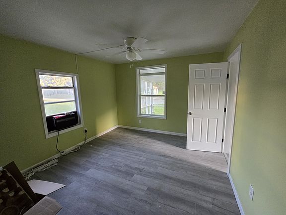 5th image of 608 W Oconee St