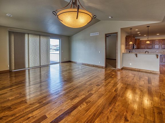 101 Villa Way (27)
