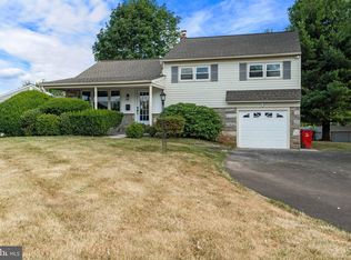 950 Dogwood Rd, Warminster, PA 18974