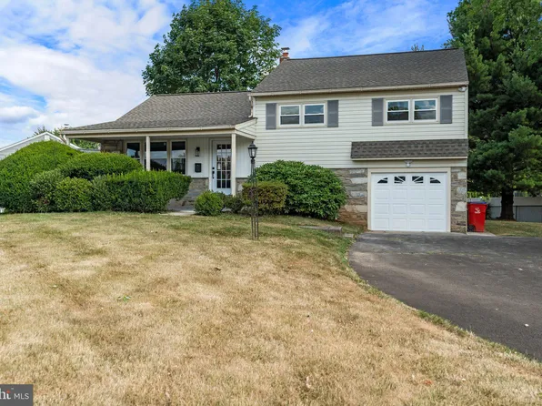 950 Dogwood Rd, Warminster, PA 18974